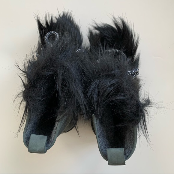 Nubuck and Faux Mongolian Lamb Fur Apres Ski Bootie. Never used! - Picture 3 of 5